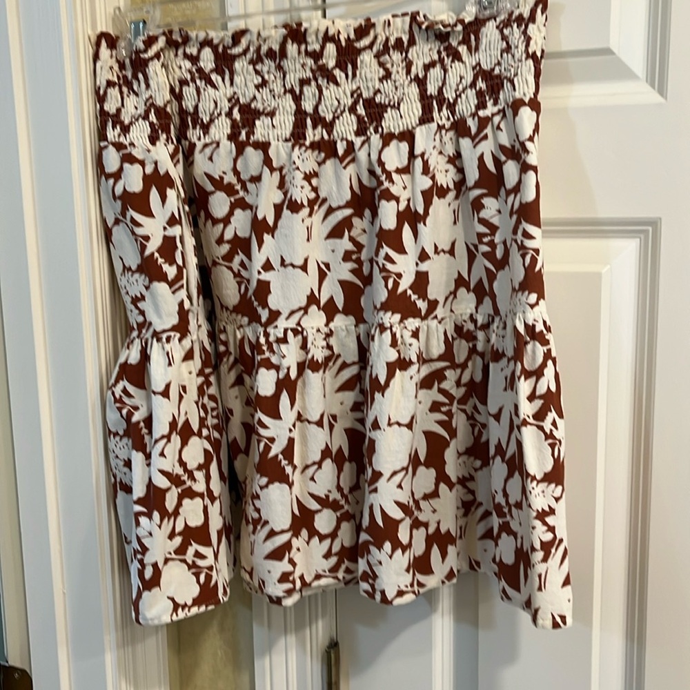 Transition to Spring w this flirty slightly above knee skirt!